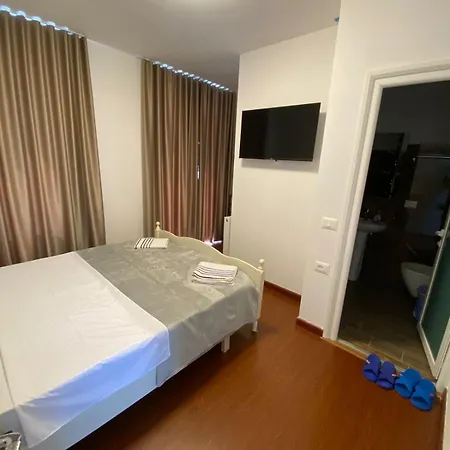 Loris Hotel *