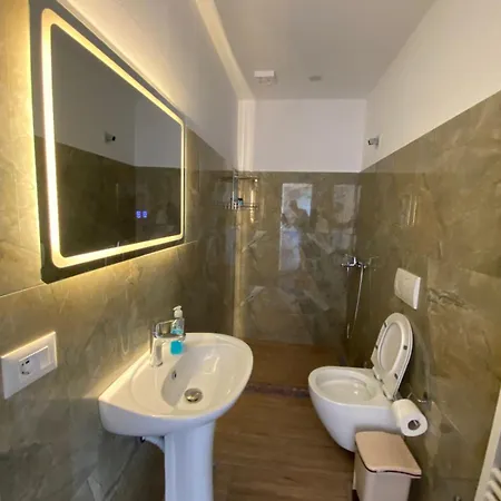 Vila Loris * Voskopojë